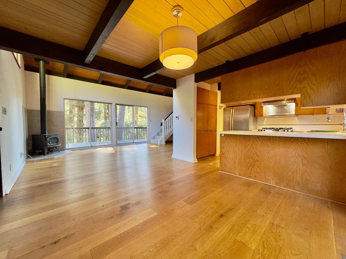 Building Photo - 6583 Valley View Rd