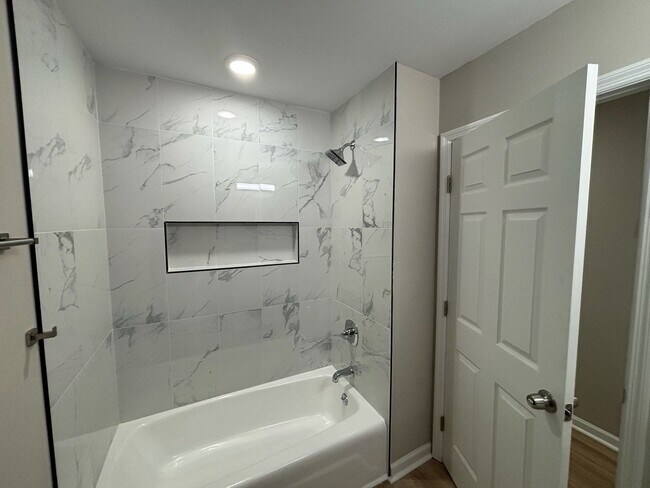 Building Photo - Home You’ll Love Coming Home To