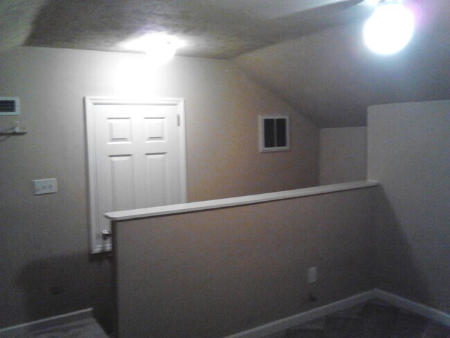 Building Photo - 958 Rim Rd