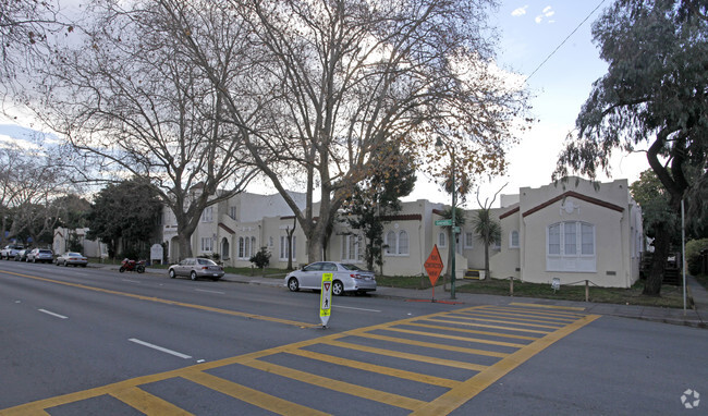 Neptune Courts - Neptune Court Apartments