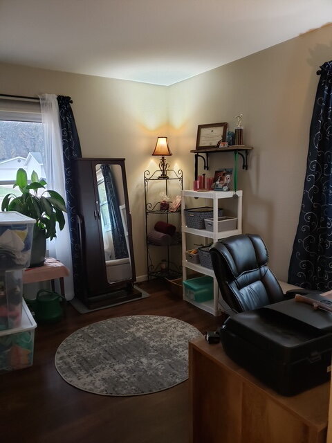 Building Photo - 3 Bedroom Home with Bonus Family Room, Fenced Back Yard, and Garage