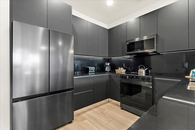 Building Photo - 1385 PEACEFUL Way