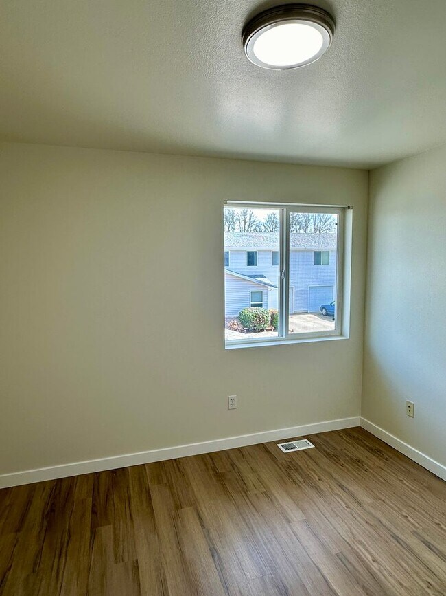Building Photo - 843 Morse Ave SW