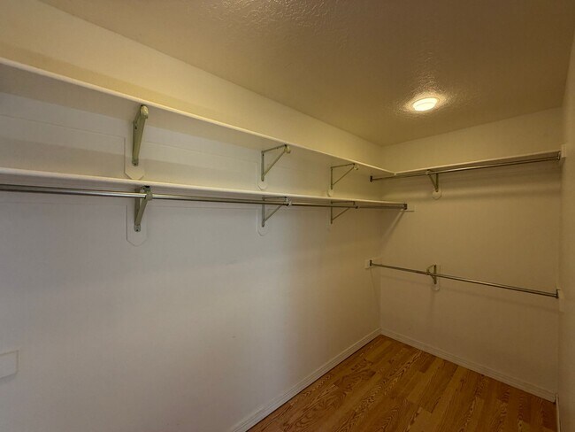 Building Photo - 6517 Glen Oak NE
