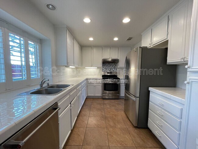 Building Photo - 1496 Lechuga Way