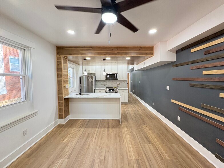 Building Photo - 5834 Phillips Ave