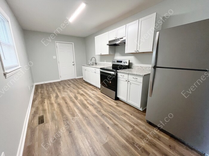 Building Photo - 414 Miller St