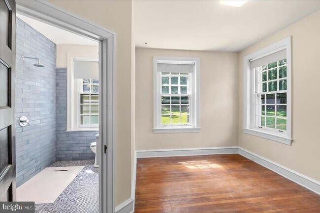 Building Photo - 317 Waterloo Ave