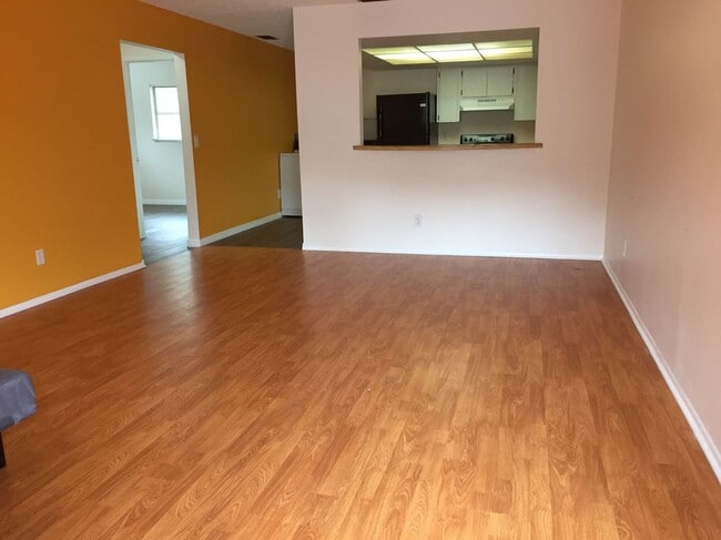 Building Photo - 3175 Phoenix Ave