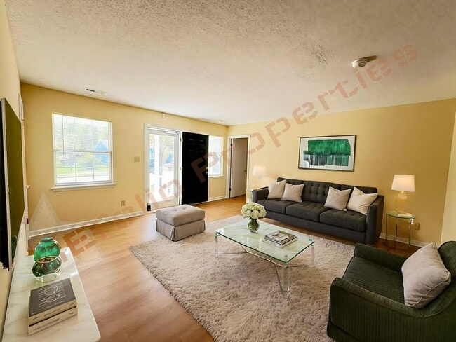 Building Photo - 703 Larchwood Dr