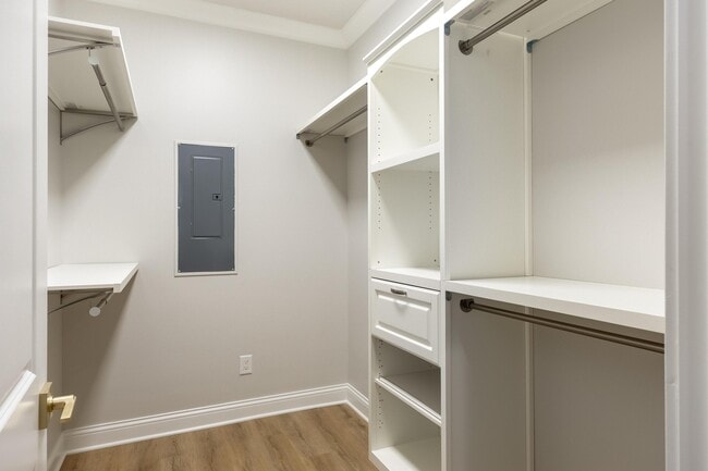 Building Photo - 265 Trunk St NE