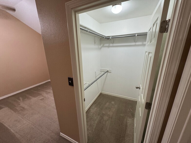 Building Photo - 5660 Springfield Cir W