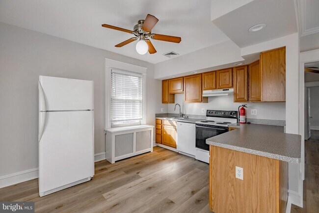 Building Photo - 1210 W Darby Rd