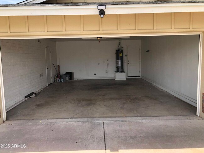 Building Photo - 2923 W Evans Dr