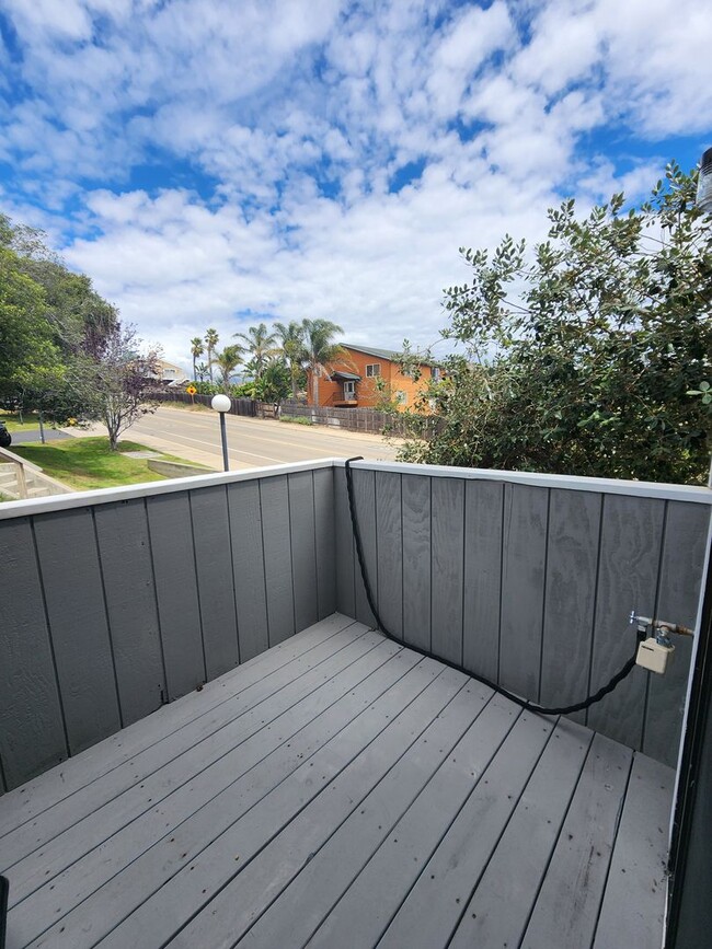 Building Photo - Tri-Level 2 Bed, 1.5 Condo in Oceano- Trash Included!