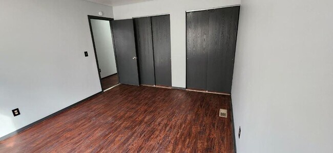 Building Photo - 3 BED 1 BATH SINGLE FAMILY HOME!