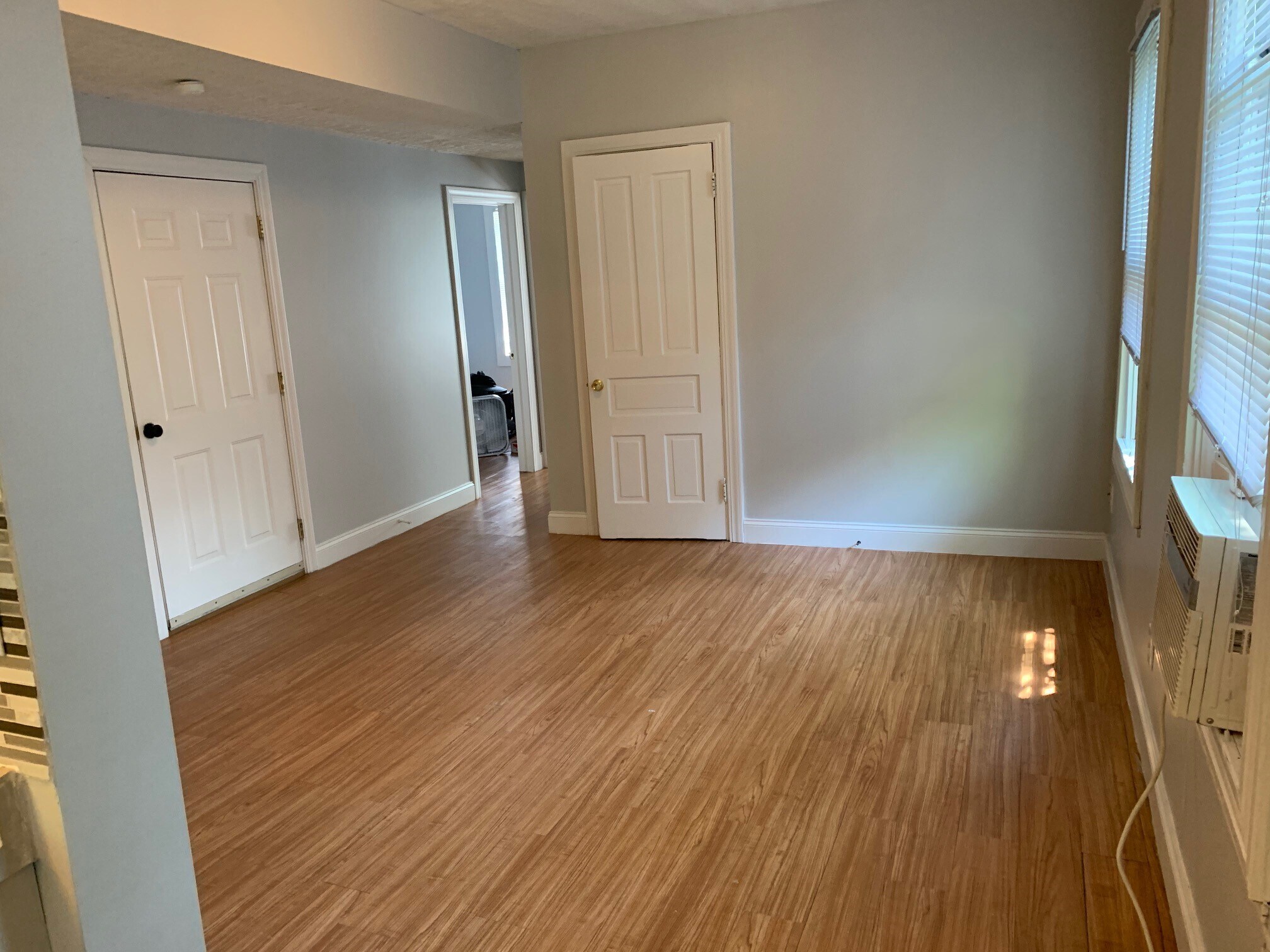 Building Photo - 2372 Harper Ave