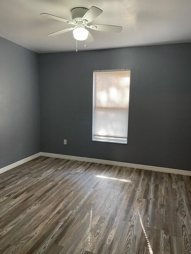 Building Photo - 2524 Hiland St