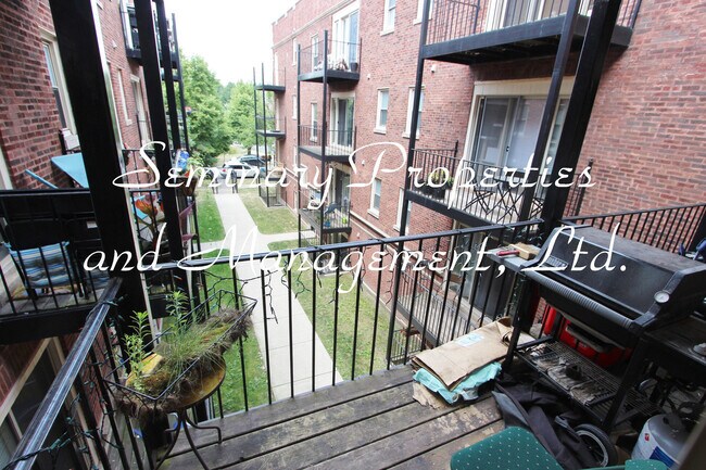 Interior Photo - 5653-59 N. Magnolia