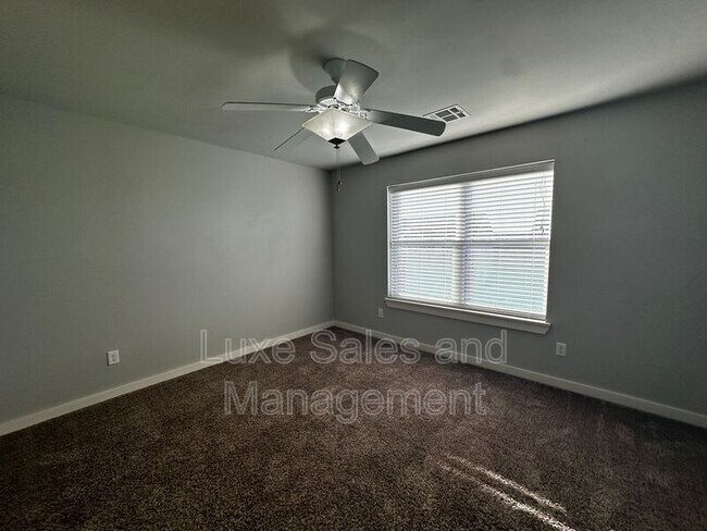 Building Photo - 17604 Sunny Hollow Rd