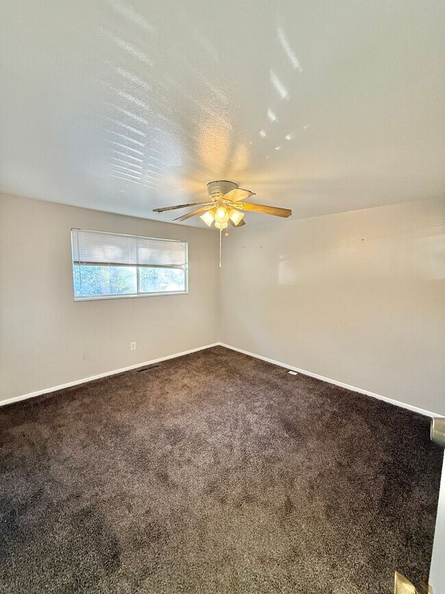 Building Photo - 1209 Delaware Dr