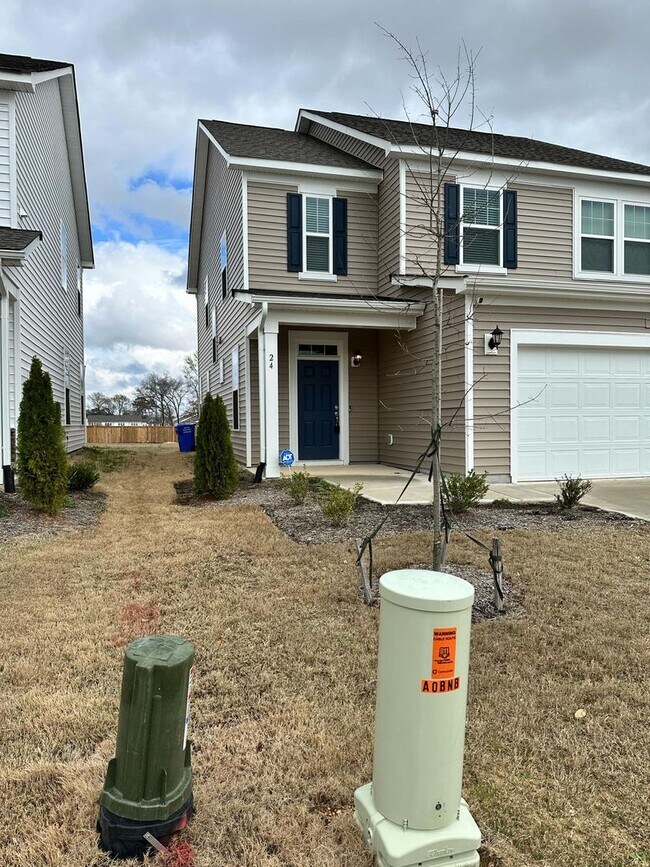 Building Photo - Charming 3 Bedroom Home Located In Angier