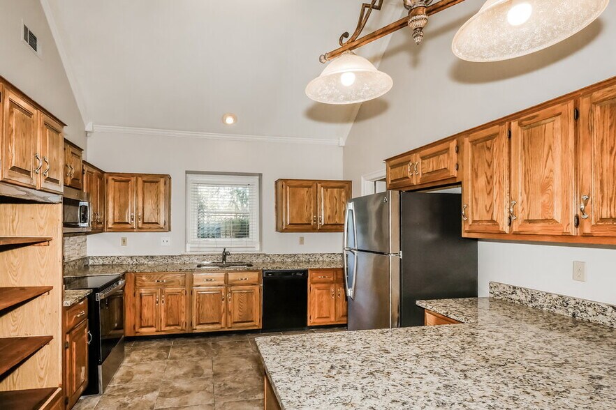 Building Photo - 2279 Hickory Path Dr