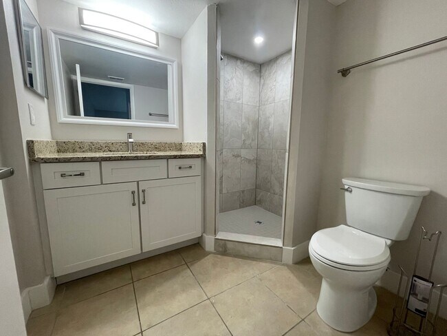 Building Photo - 5323 Summerlin Rd