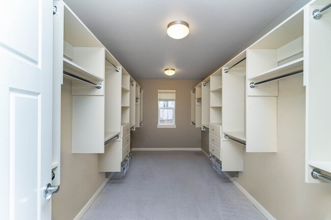 Building Photo - 5Bd/3Ba Lynnwood Home