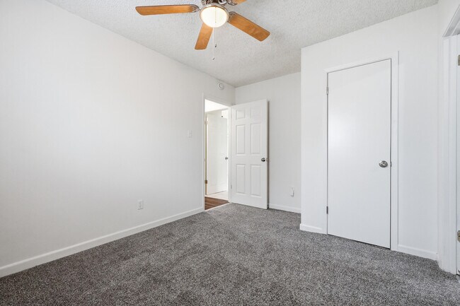Building Photo - 32 Cascabellas St