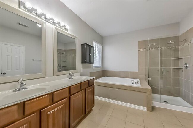 Building Photo - 2812 Chinaberry Park Ln