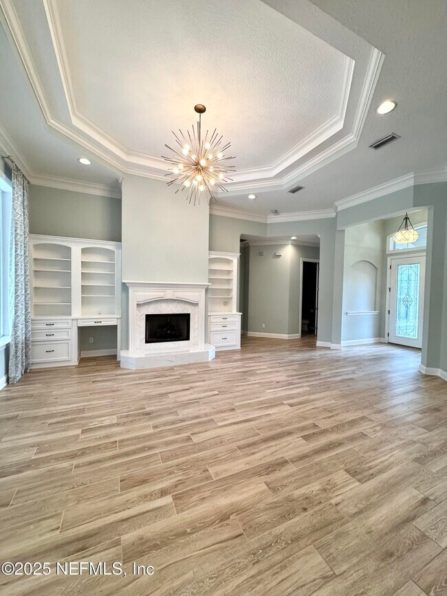 Building Photo - 642 Port Charlotte Dr