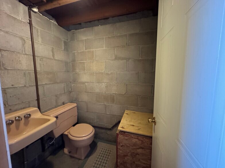 Building Photo - 2925 Leslie Ln