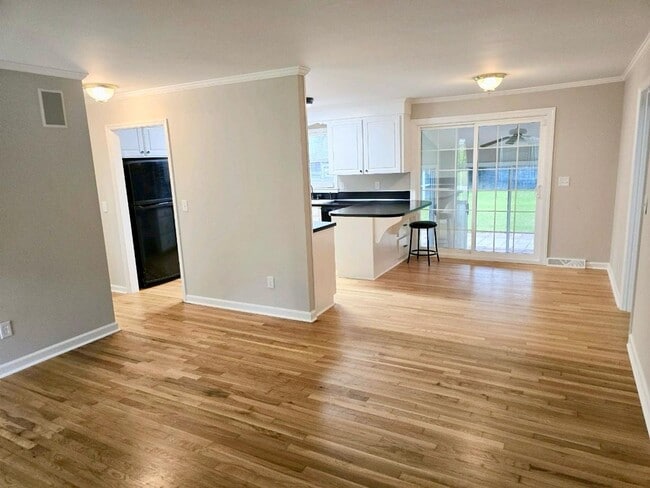 Building Photo - Charming ranch style home