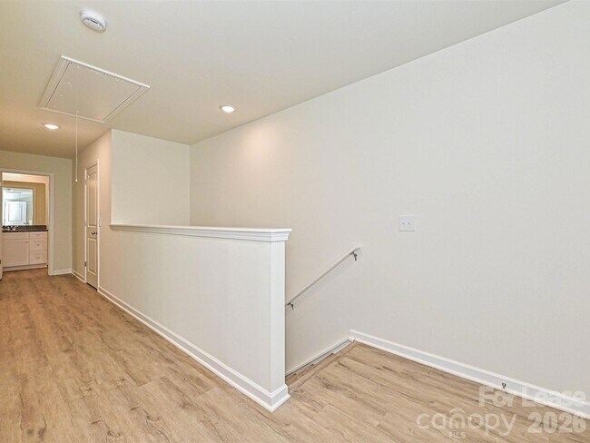 Building Photo - 1725 E Cloaninger Ave