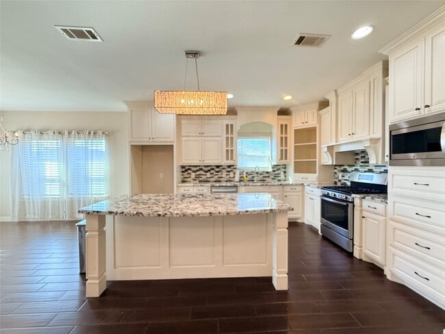 Building Photo - 4410 Sequoia Dr