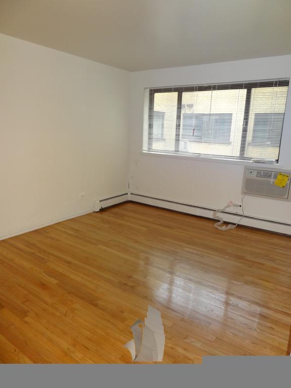 Building Photo - 5909 N Kenmore Ave