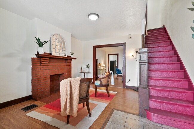 Building Photo - 2241 1/2 Hawthorne Ave