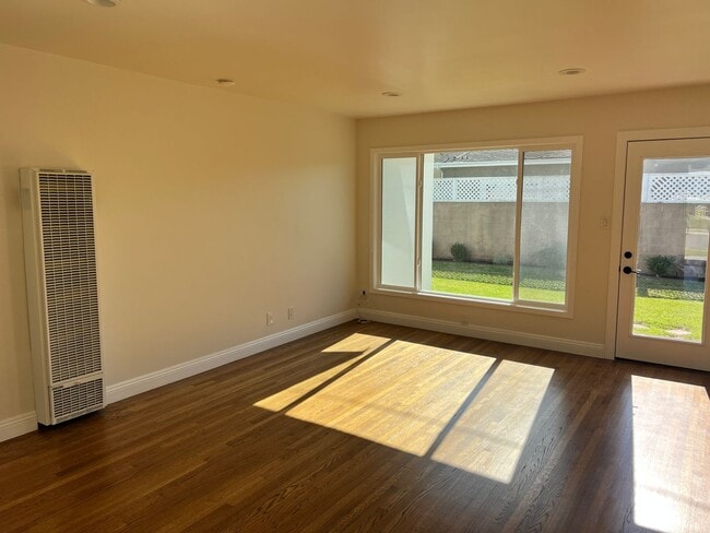 Building Photo - Beautifully Maintained 3 bedroom home