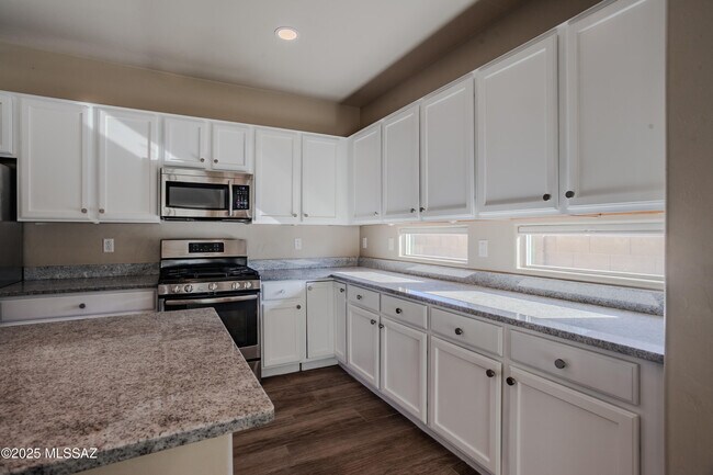 Building Photo - 6161 N Placita San Agustin