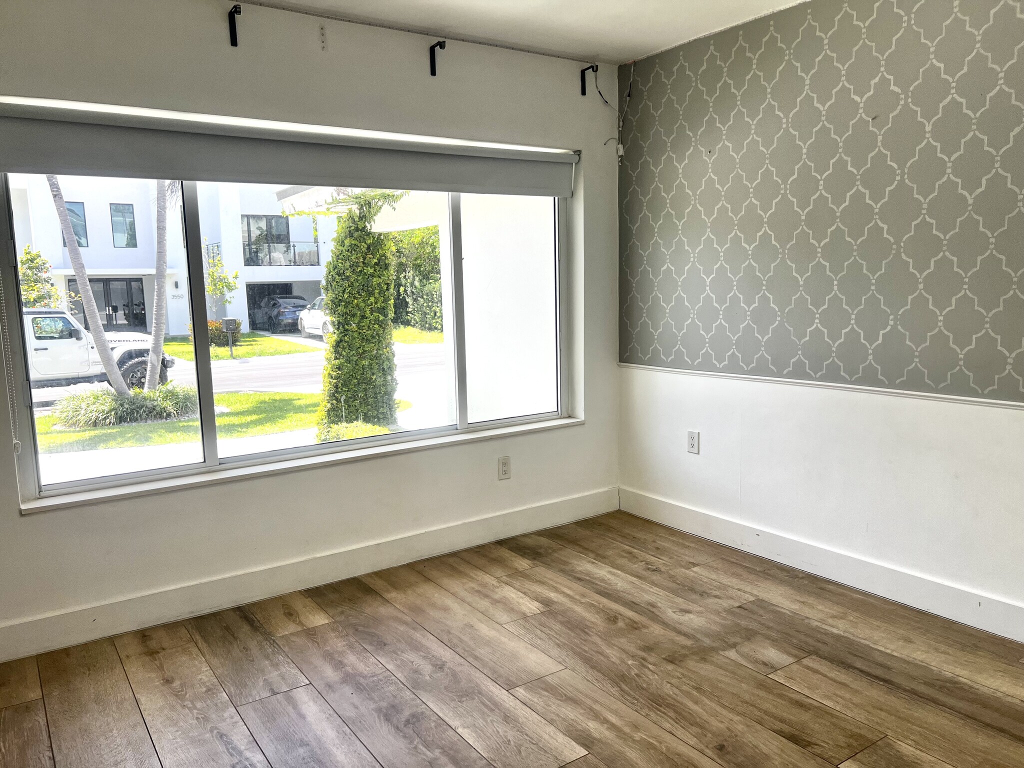 Building Photo - 3551 E Glencoe St