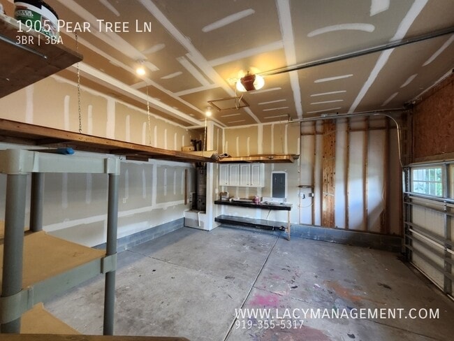 Building Photo - 1905 Pear Tree Ln