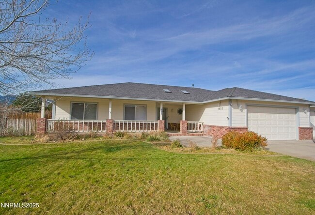 Building Photo - 1905 Lakeshore Dr