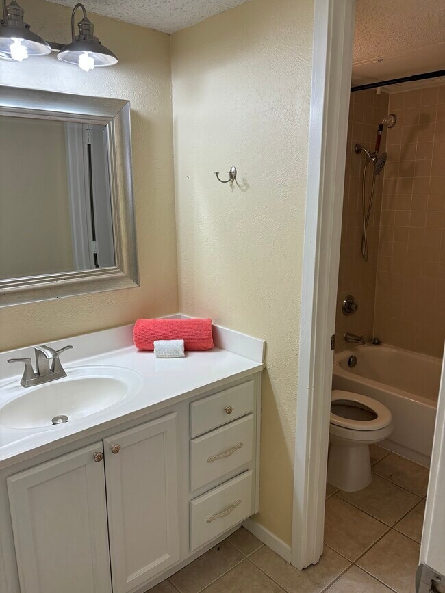 Building Photo - 10650 Steppington Dr