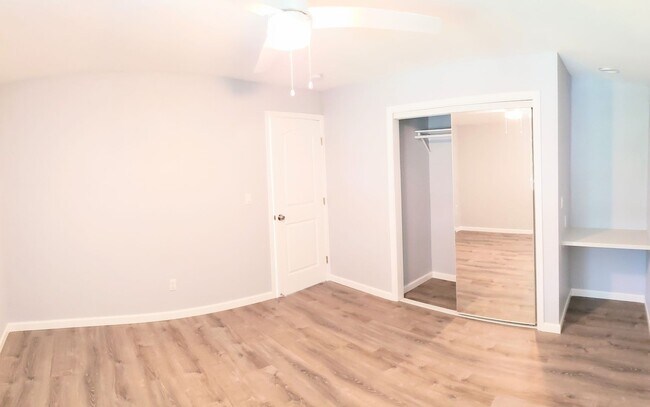 Building Photo - 430B Manono St