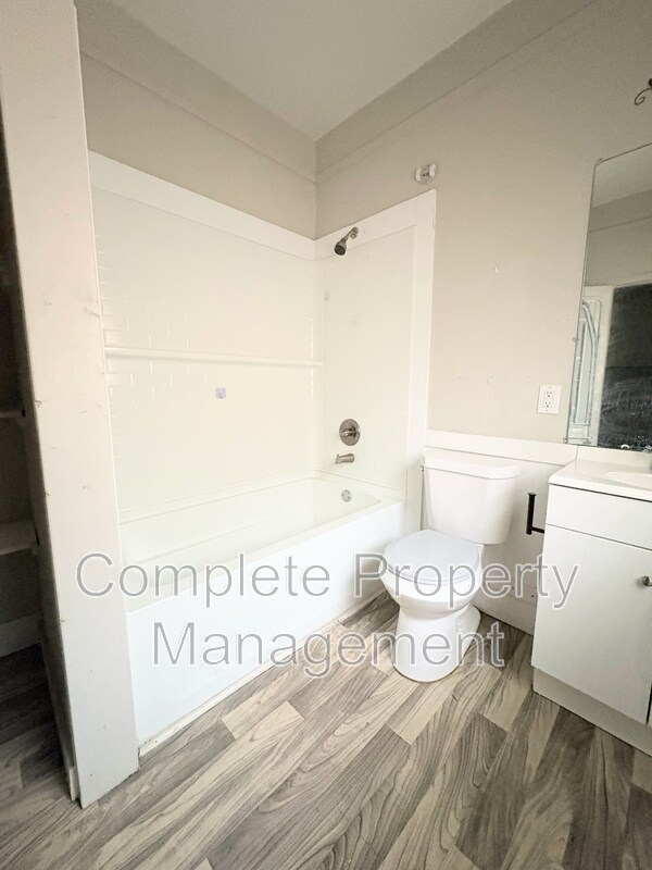 Building Photo - 4029 44th Ave N