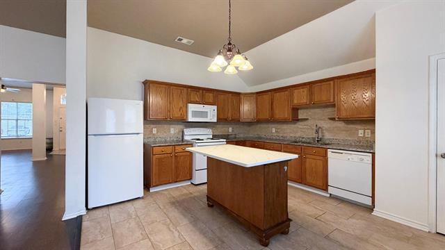 Building Photo - 1213 Maple Terrace Dr