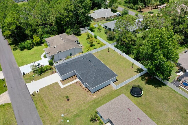 Building Photo - 11 Portia Ln