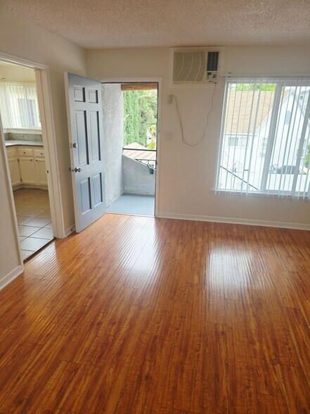 Building Photo - 1056 Linden Ave