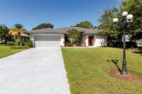 Building Photo - 2343 SW Spoonbill Dr
